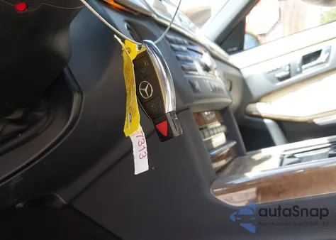 2010 Mercedes-Benz E 350 4Matic z USA, uszkodzony, nr VIN WDDHF8HB4AA148403